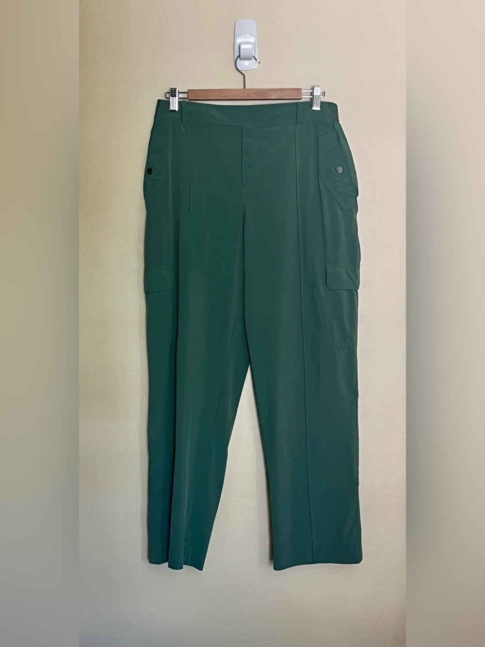 Athleta Vienna cargo pants green size 16
